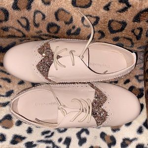 NEVER WORN Patent leather shoe with glitter